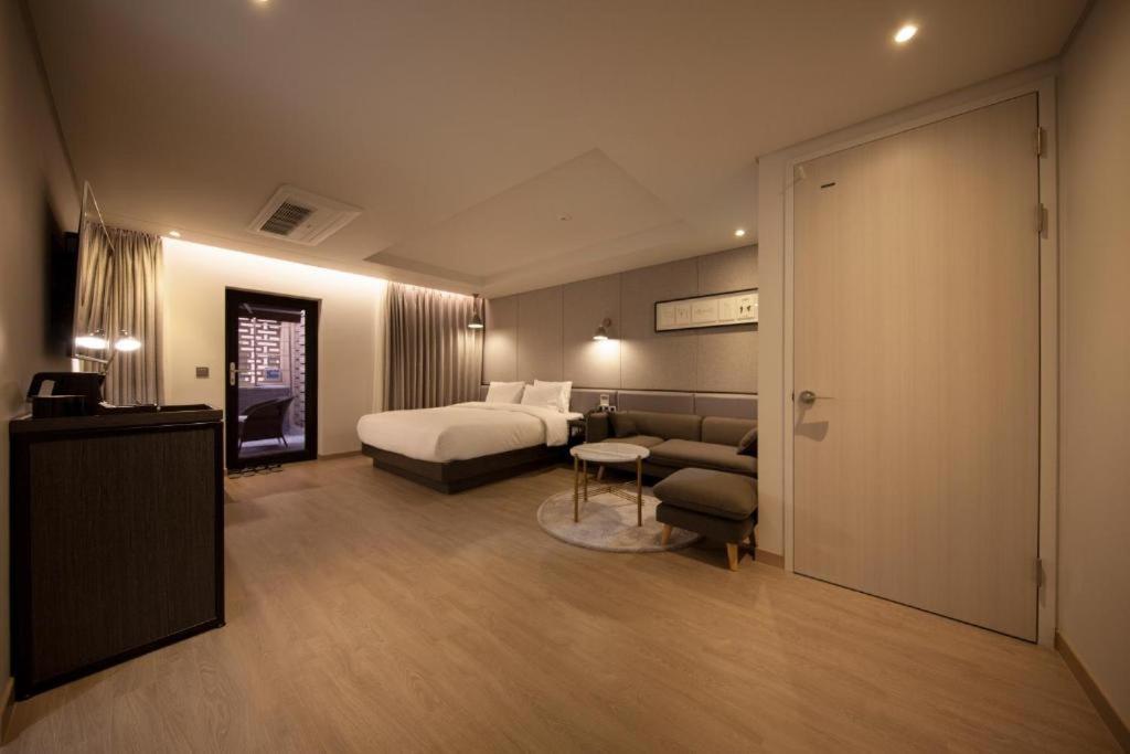Hound Hotel Yeonsan Пусан Екстер'єр фото