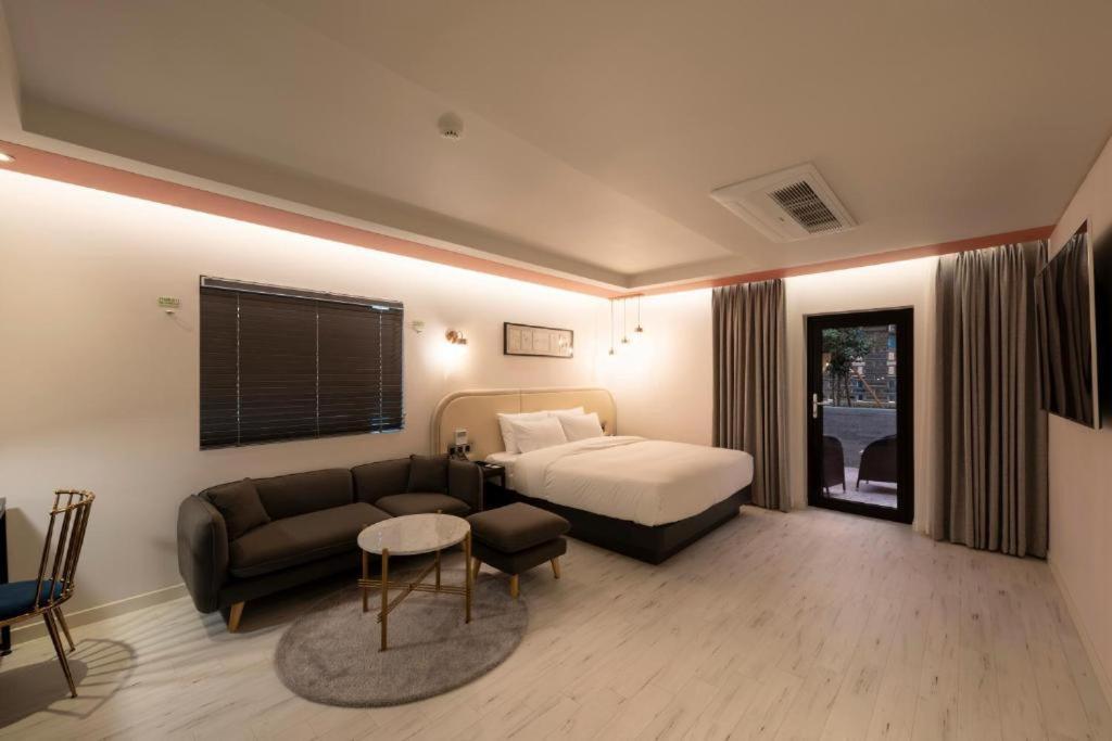 Hound Hotel Yeonsan Пусан Екстер'єр фото