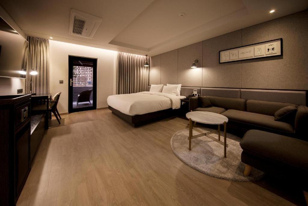 Hound Hotel Yeonsan Пусан Екстер'єр фото