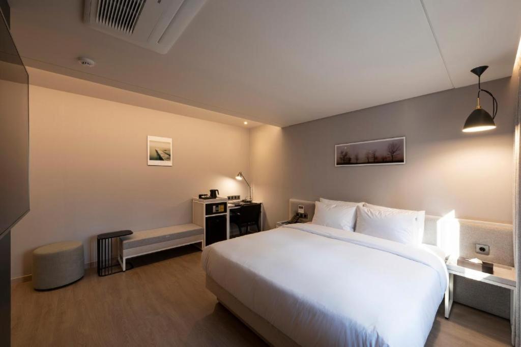 Hound Hotel Yeonsan Пусан Екстер'єр фото