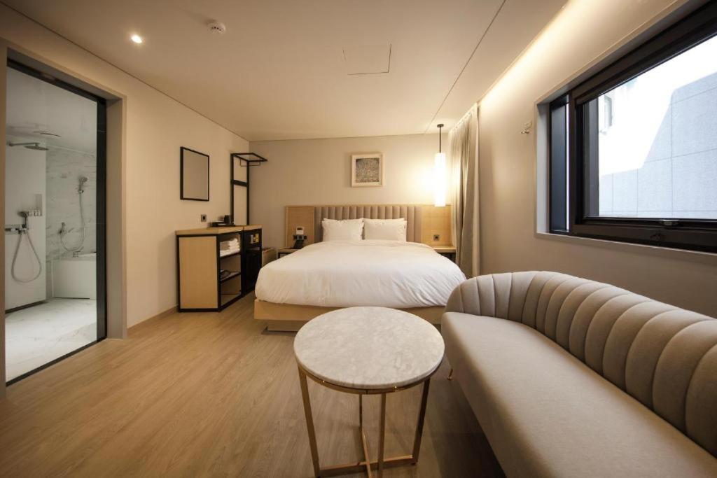 Hound Hotel Yeonsan Пусан Екстер'єр фото